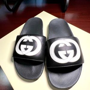 Pursuit Logo Slide Sandal
GUCCI